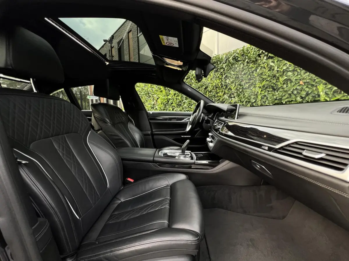 740e iPerformance High ExecutiveNL AUTO, NAP LOGISCH, M-PAKKET, PANORAMADAK, LUCHTVERING, H/K SOUND, SOFTCLOSE, COMFORT STOELEN, MEMORY, HUD, KEYLESS, 360 CAMERA, DODEHOEK, CLIMATE CONTROL, 