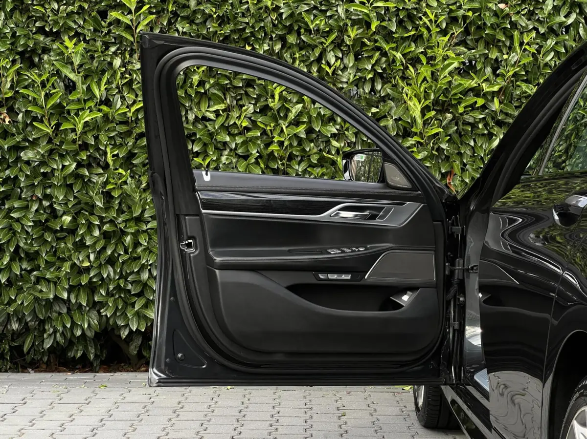 740e iPerformance High ExecutiveNL AUTO, NAP LOGISCH, M-PAKKET, PANORAMADAK, LUCHTVERING, H/K SOUND, SOFTCLOSE, COMFORT STOELEN, MEMORY, HUD, KEYLESS, 360 CAMERA, DODEHOEK, CLIMATE CONTROL, 