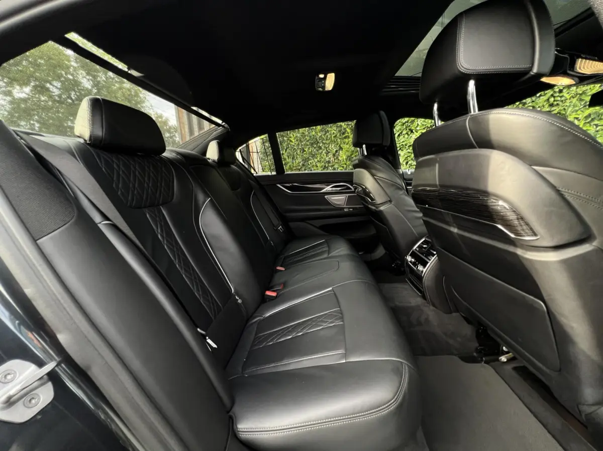 740e iPerformance High ExecutiveNL AUTO, NAP LOGISCH, M-PAKKET, PANORAMADAK, LUCHTVERING, H/K SOUND, SOFTCLOSE, COMFORT STOELEN, MEMORY, HUD, KEYLESS, 360 CAMERA, DODEHOEK, CLIMATE CONTROL, 
