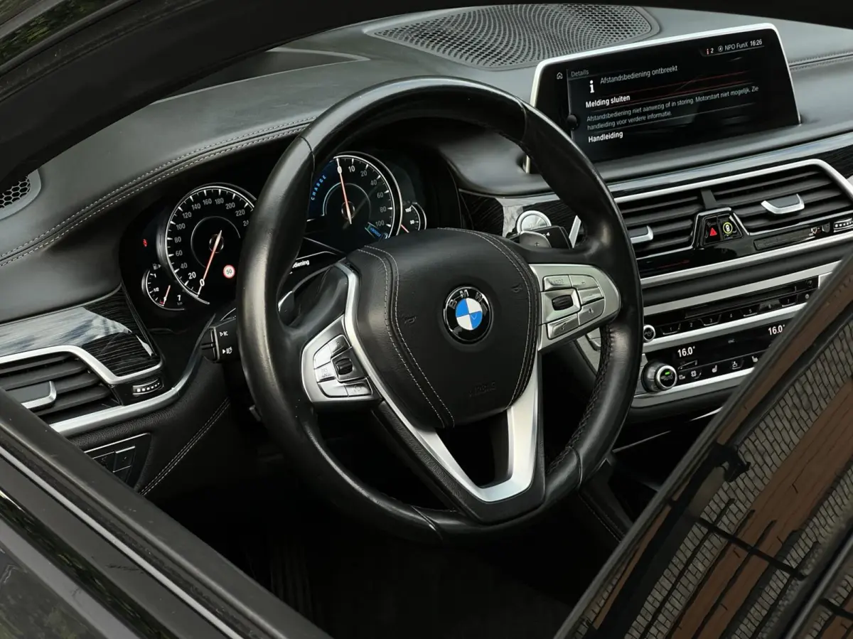 740e iPerformance High ExecutiveNL AUTO, NAP LOGISCH, M-PAKKET, PANORAMADAK, LUCHTVERING, H/K SOUND, SOFTCLOSE, COMFORT STOELEN, MEMORY, HUD, KEYLESS, 360 CAMERA, DODEHOEK, CLIMATE CONTROL, 