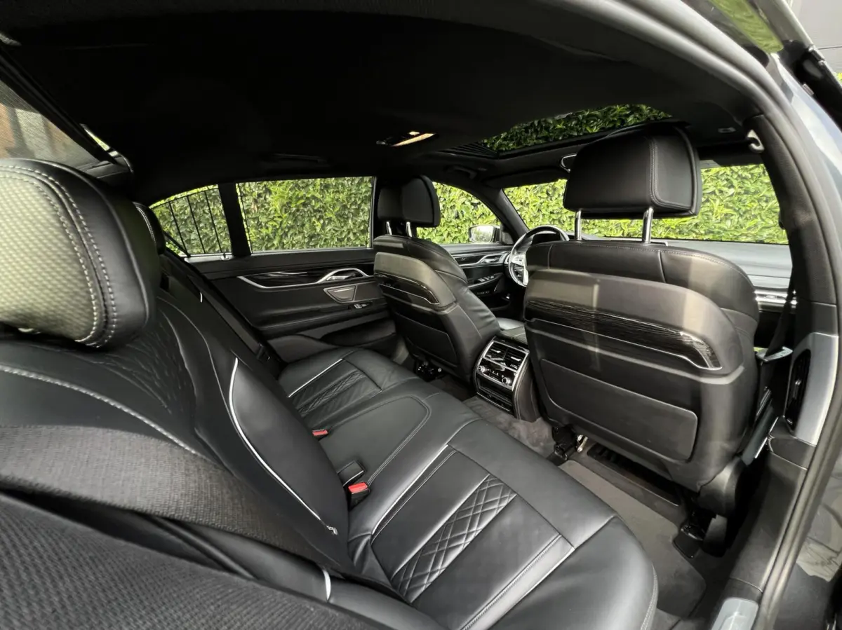 740e iPerformance High ExecutiveNL AUTO, NAP LOGISCH, M-PAKKET, PANORAMADAK, LUCHTVERING, H/K SOUND, SOFTCLOSE, COMFORT STOELEN, MEMORY, HUD, KEYLESS, 360 CAMERA, DODEHOEK, CLIMATE CONTROL, 