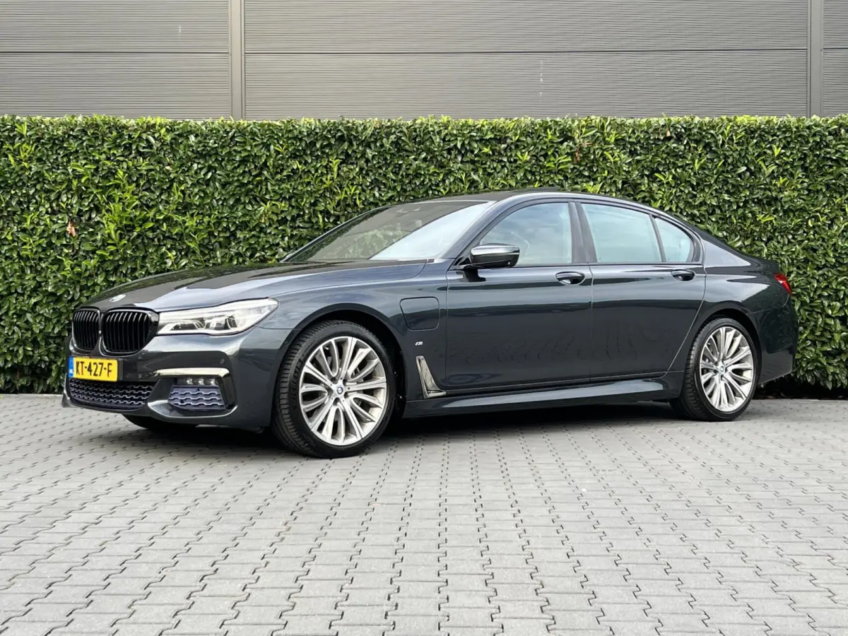 740e iPerformance High ExecutiveNL AUTO, NAP LOGISCH, M-PAKKET, PANORAMADAK, LUCHTVERING, H/K SOUND, SOFTCLOSE, COMFORT STOELEN, MEMORY, HUD, KEYLESS, 360 CAMERA, DODEHOEK, CLIMATE CONTROL, 