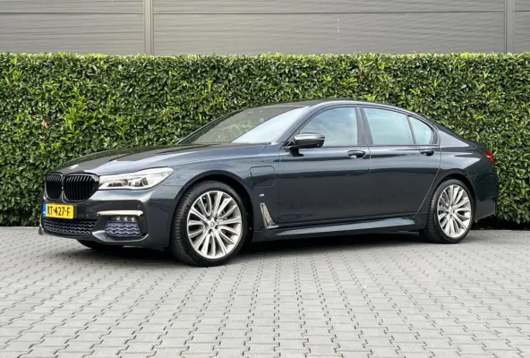 740e iPerformance High ExecutiveNL AUTO, NAP LOGISCH, M-PAKKET, PANORAMADAK, LUCHTVERING, H/K SOUND, SOFTCLOSE, COMFORT STOELEN, MEMORY, HUD, KEYLESS, 360 CAMERA, DODEHOEK, CLIMATE CONTROL, 