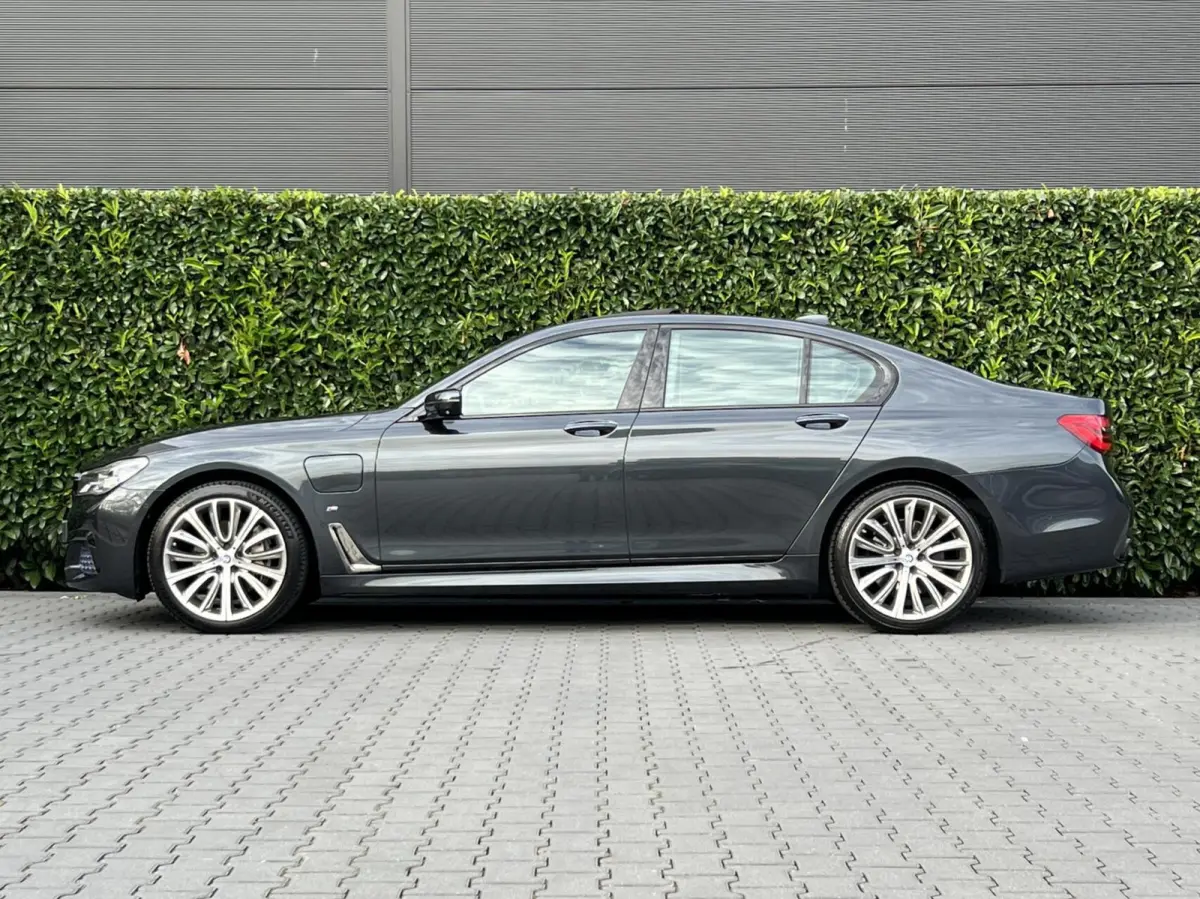 740e iPerformance High ExecutiveNL AUTO, NAP LOGISCH, M-PAKKET, PANORAMADAK, LUCHTVERING, H/K SOUND, SOFTCLOSE, COMFORT STOELEN, MEMORY, HUD, KEYLESS, 360 CAMERA, DODEHOEK, CLIMATE CONTROL, 