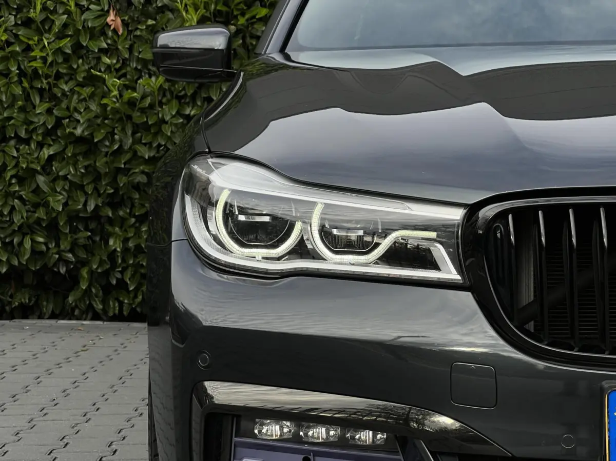 740e iPerformance High ExecutiveNL AUTO, NAP LOGISCH, M-PAKKET, PANORAMADAK, LUCHTVERING, H/K SOUND, SOFTCLOSE, COMFORT STOELEN, MEMORY, HUD, KEYLESS, 360 CAMERA, DODEHOEK, CLIMATE CONTROL, 