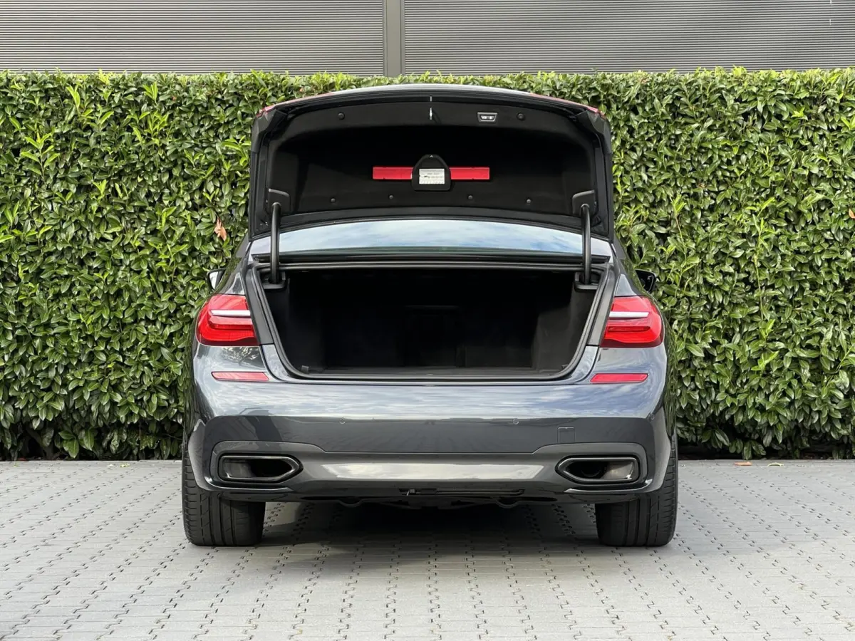 740e iPerformance High ExecutiveNL AUTO, NAP LOGISCH, M-PAKKET, PANORAMADAK, LUCHTVERING, H/K SOUND, SOFTCLOSE, COMFORT STOELEN, MEMORY, HUD, KEYLESS, 360 CAMERA, DODEHOEK, CLIMATE CONTROL, 