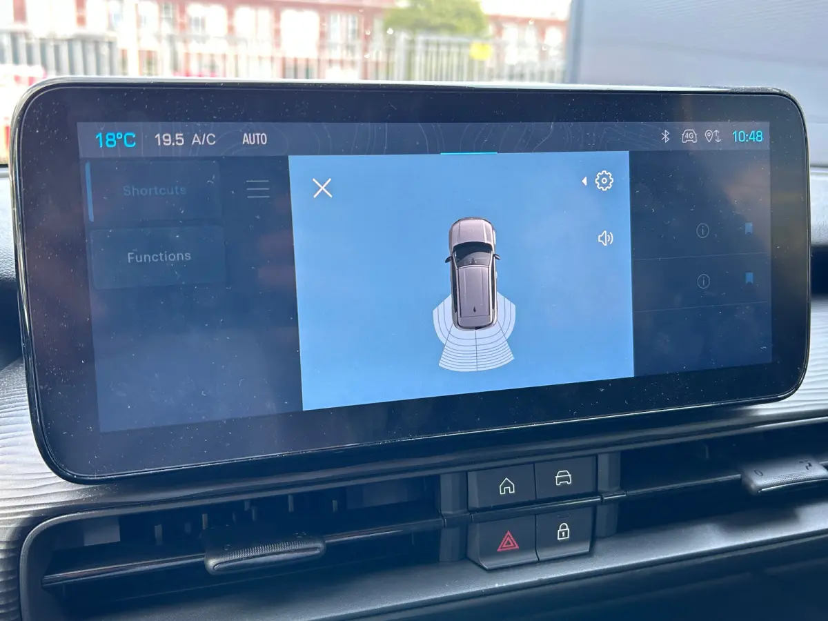 Longitude 54 kWh Stoelverwarming | Parkeersensoren Achter | Carplay | Digitaal Dashboard | Verwarmde Voorruit | 16" Lichtmetaal | Apple Carplay/Android Auto|telefoonintegratie premium | Crui
