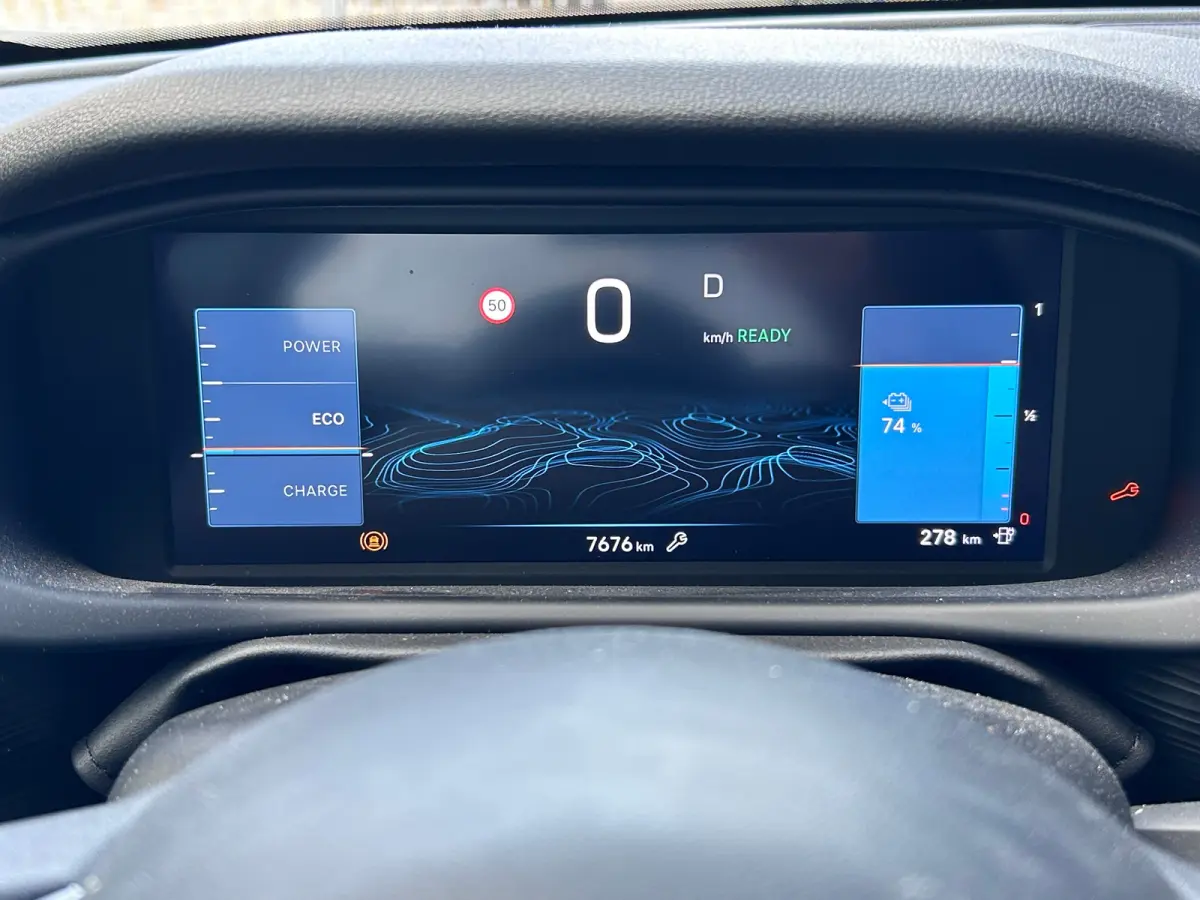 Longitude 54 kWh Stoelverwarming | Parkeersensoren Achter | Carplay | Digitaal Dashboard | Verwarmde Voorruit | 16" Lichtmetaal | Apple Carplay/Android Auto|telefoonintegratie premium | Crui