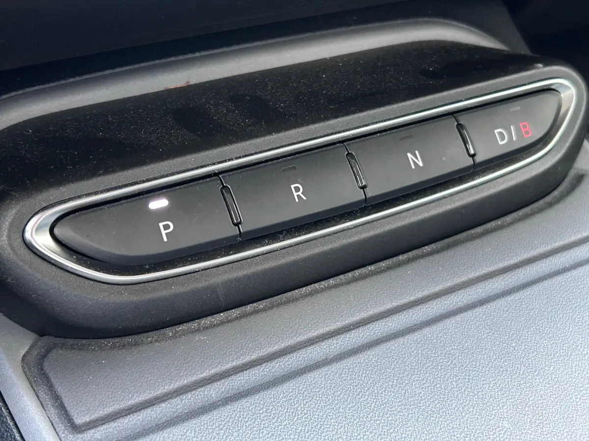 Longitude 54 kWh Stoelverwarming | Parkeersensoren Achter | Carplay | Digitaal Dashboard | Verwarmde Voorruit | 16" Lichtmetaal | Apple Carplay/Android Auto|telefoonintegratie premium | Crui