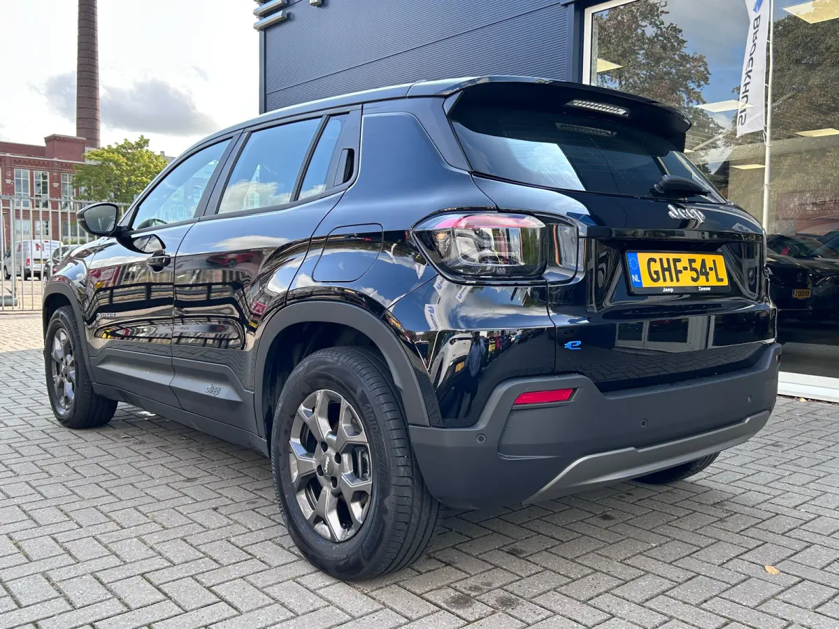 Longitude 54 kWh Stoelverwarming | Parkeersensoren Achter | Carplay | Digitaal Dashboard | Verwarmde Voorruit | 16" Lichtmetaal | Apple Carplay/Android Auto|telefoonintegratie premium | Crui