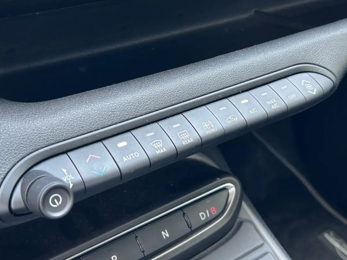 Longitude 54 kWh Stoelverwarming | Parkeersensoren Achter | Carplay | Digitaal Dashboard | Verwarmde Voorruit | 16" Lichtmetaal | Apple Carplay/Android Auto|telefoonintegratie premium | Crui