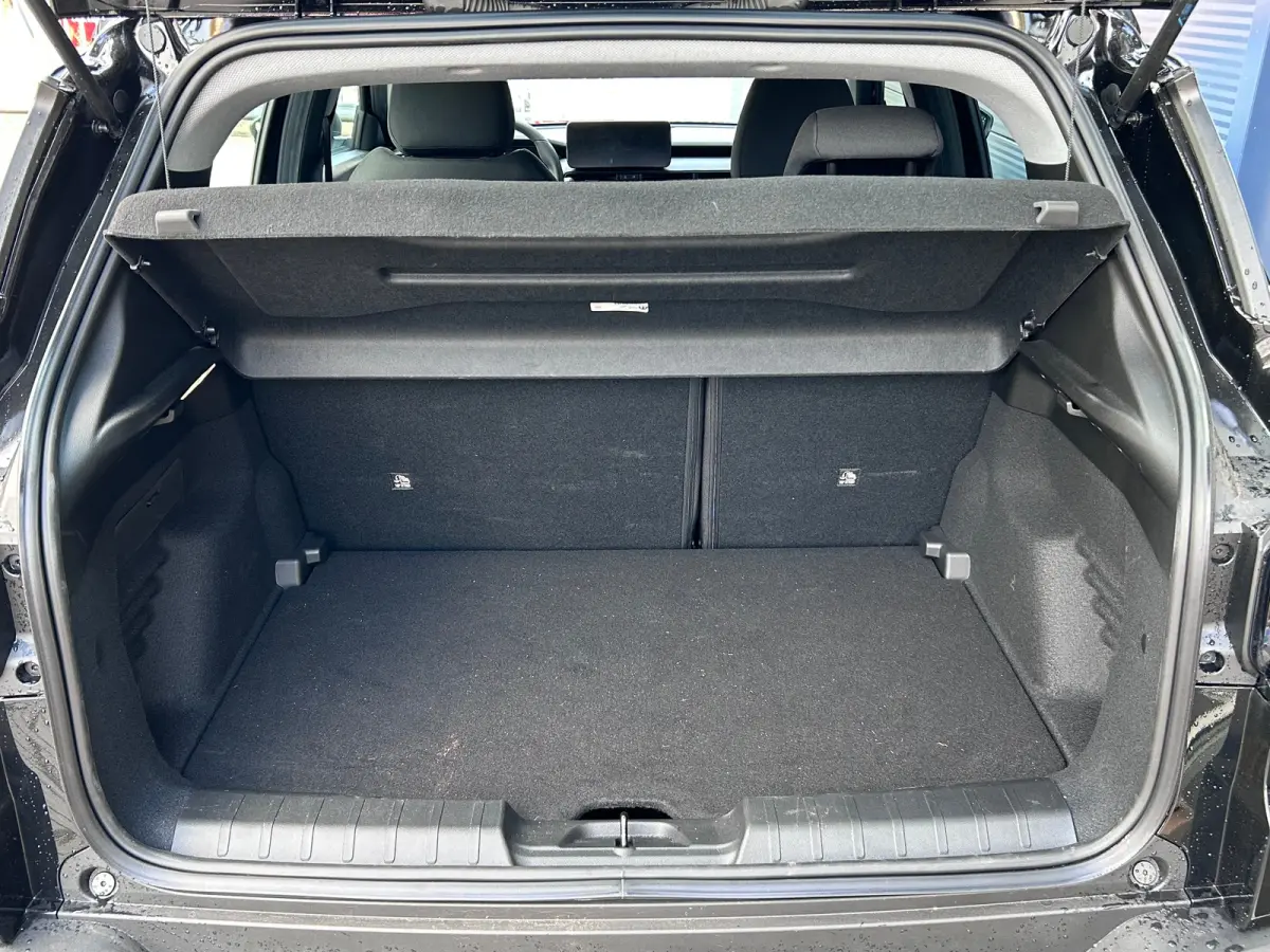 Longitude 54 kWh Stoelverwarming | Parkeersensoren Achter | Carplay | Digitaal Dashboard | Verwarmde Voorruit | 16" Lichtmetaal | Apple Carplay/Android Auto|telefoonintegratie premium | Crui