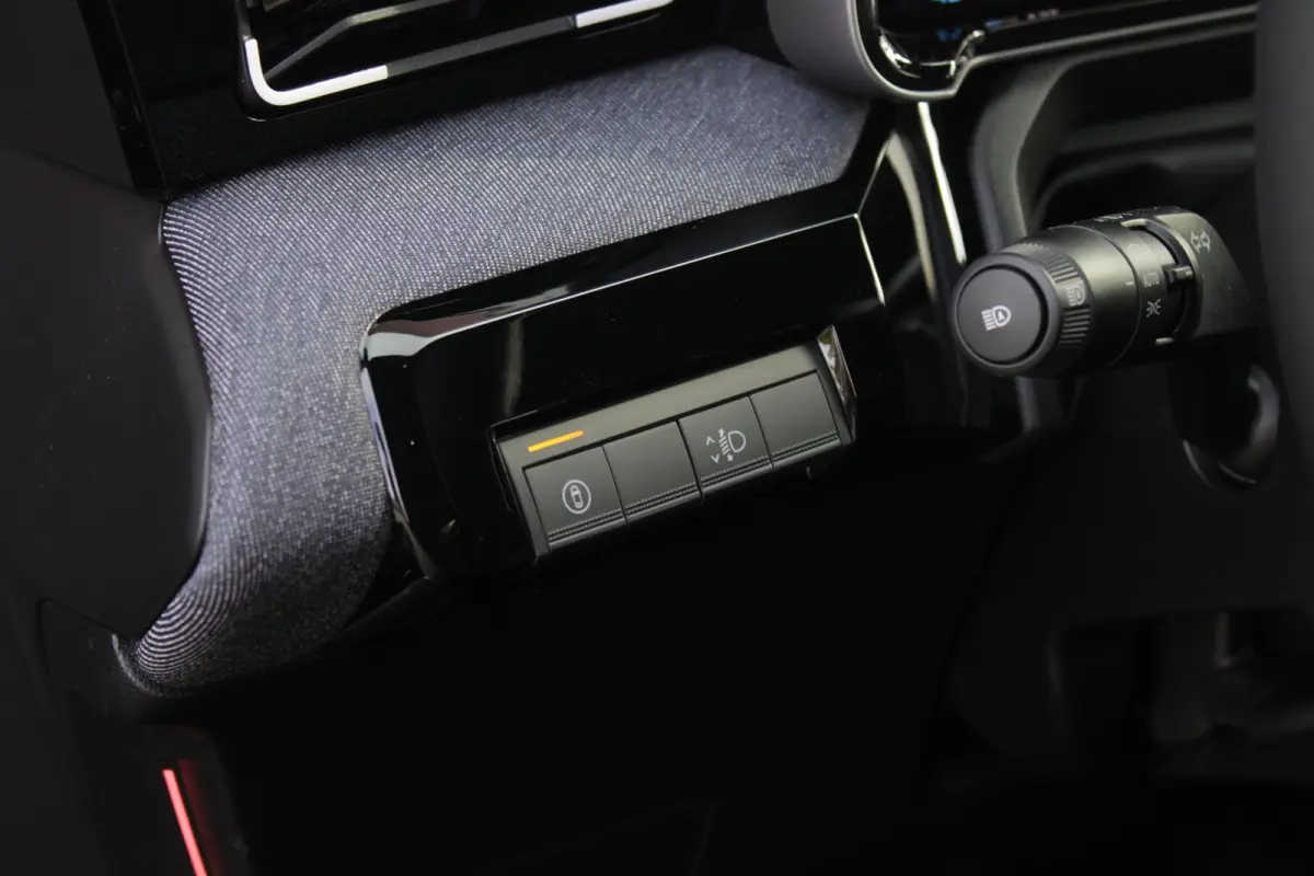 COMFORT RANGE TECHNO 150PK 52 kWh *NIEUWE AUTO!* | PACK WINTER TECHNO: (ELEKTRISCH VERWARMBARE VOORSTOELEN, ELEKTRISCH VERWARMBAAR STUURWIEL, BESTUUDERSSTOEL MET ELEKTRSCH VERSTELBARE LENDES