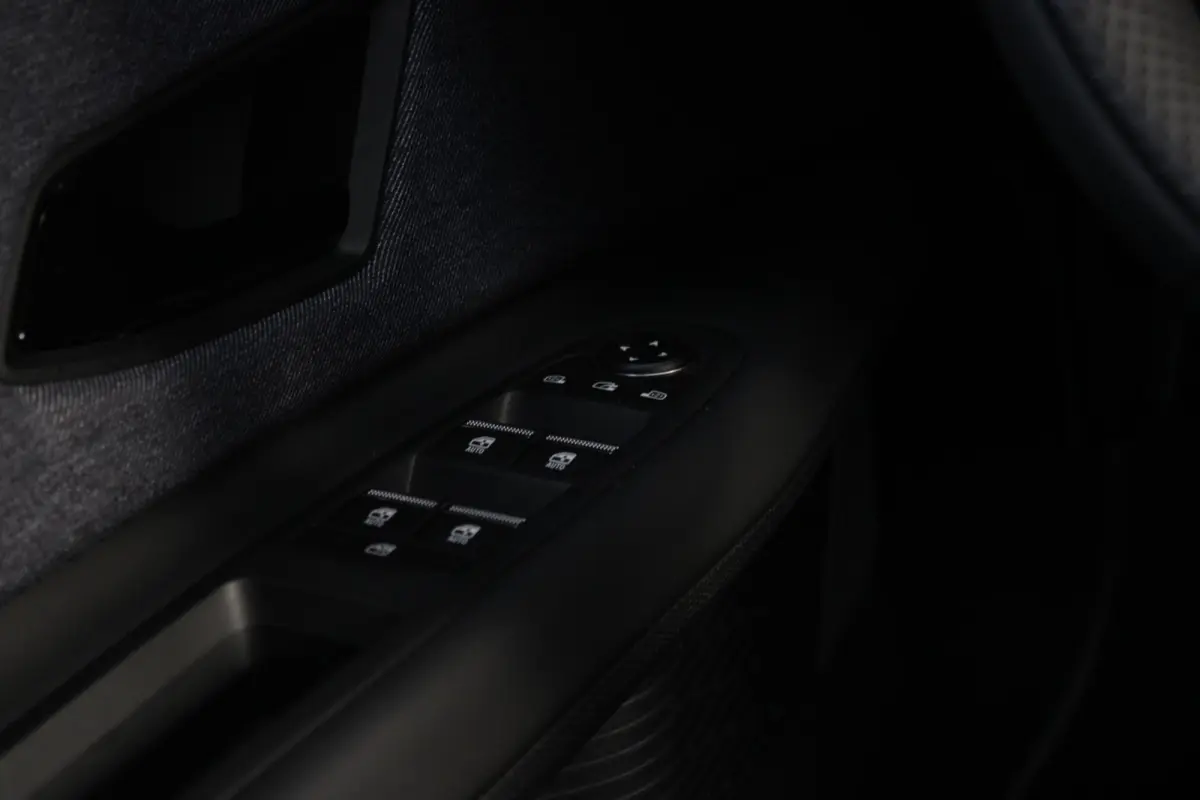 COMFORT RANGE TECHNO 150PK 52 kWh *NIEUWE AUTO!* | PACK WINTER TECHNO: (ELEKTRISCH VERWARMBARE VOORSTOELEN, ELEKTRISCH VERWARMBAAR STUURWIEL, BESTUUDERSSTOEL MET ELEKTRSCH VERSTELBARE LENDES