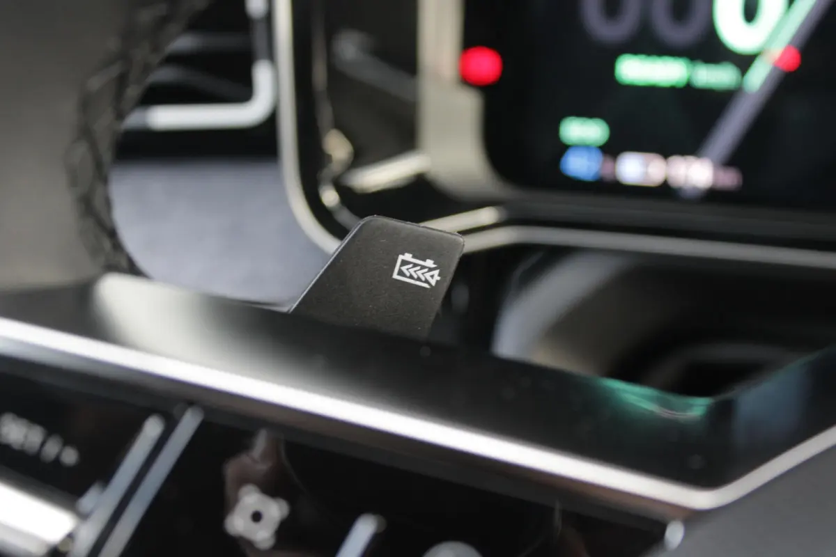COMFORT RANGE TECHNO 150PK 52 kWh *NIEUWE AUTO!* | PACK WINTER TECHNO: (ELEKTRISCH VERWARMBARE VOORSTOELEN, ELEKTRISCH VERWARMBAAR STUURWIEL, BESTUUDERSSTOEL MET ELEKTRSCH VERSTELBARE LENDES