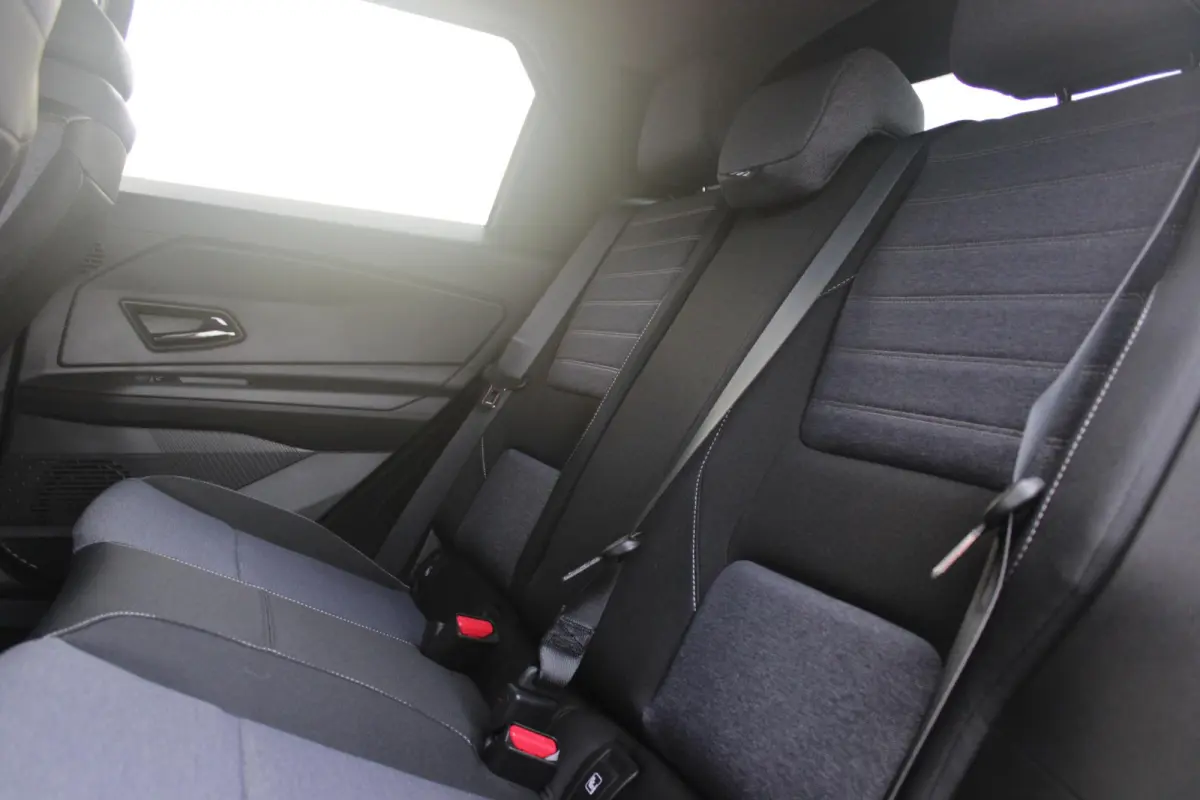 COMFORT RANGE TECHNO 150PK 52 kWh *NIEUWE AUTO!* | PACK WINTER TECHNO: (ELEKTRISCH VERWARMBARE VOORSTOELEN, ELEKTRISCH VERWARMBAAR STUURWIEL, BESTUUDERSSTOEL MET ELEKTRSCH VERSTELBARE LENDES