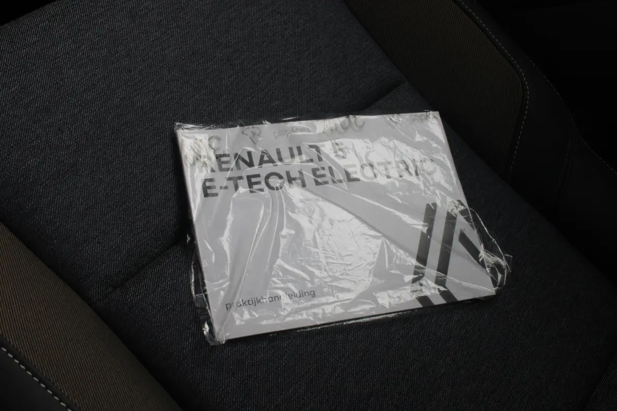 COMFORT RANGE TECHNO 150PK 52 kWh *NIEUWE AUTO!* | PACK WINTER TECHNO: (ELEKTRISCH VERWARMBARE VOORSTOELEN, ELEKTRISCH VERWARMBAAR STUURWIEL, BESTUUDERSSTOEL MET ELEKTRSCH VERSTELBARE LENDES
