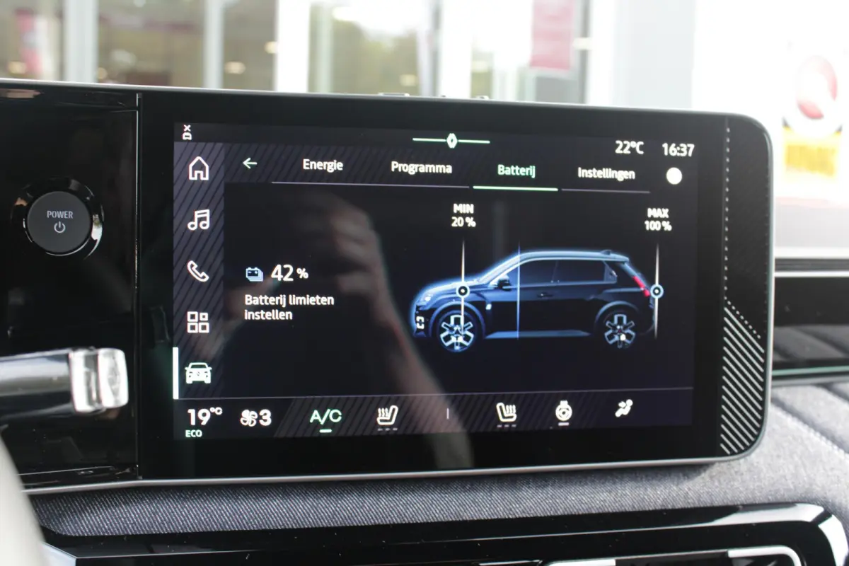 COMFORT RANGE TECHNO 150PK 52 kWh *NIEUWE AUTO!* | PACK WINTER TECHNO: (ELEKTRISCH VERWARMBARE VOORSTOELEN, ELEKTRISCH VERWARMBAAR STUURWIEL, BESTUUDERSSTOEL MET ELEKTRSCH VERSTELBARE LENDES