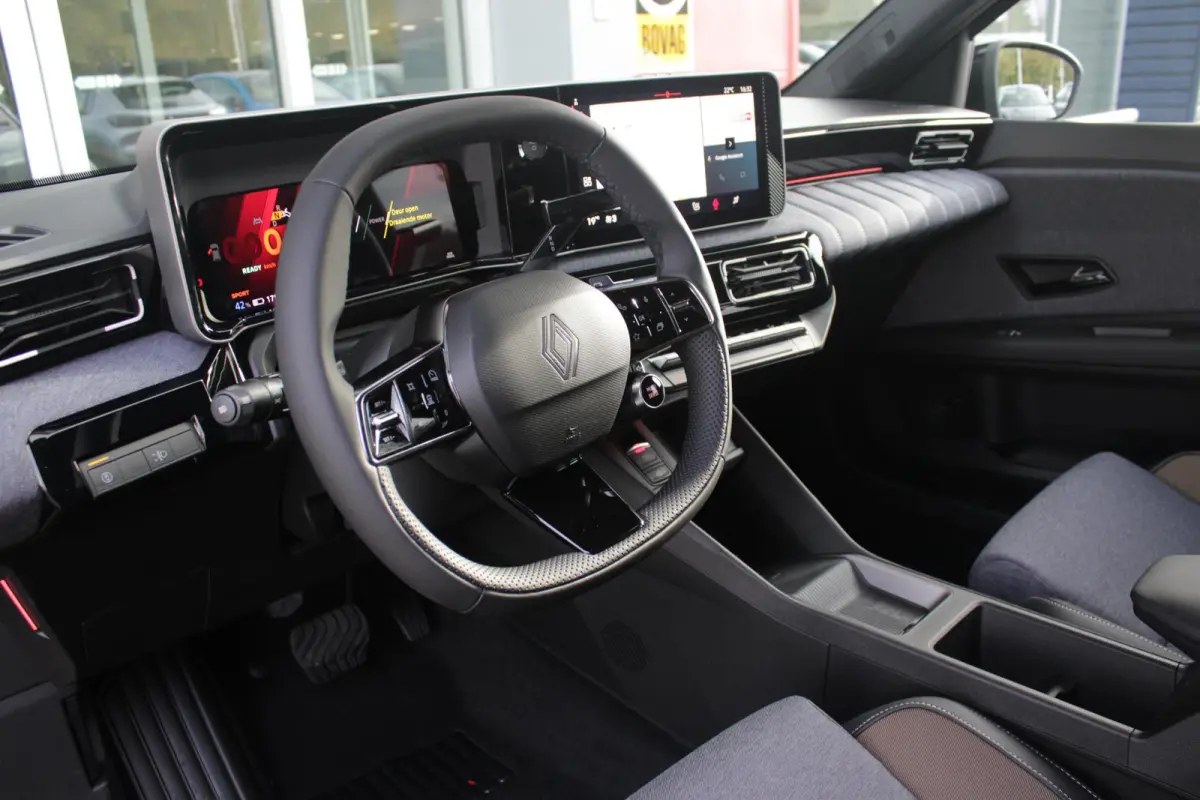 COMFORT RANGE TECHNO 150PK 52 kWh *NIEUWE AUTO!* | PACK WINTER TECHNO: (ELEKTRISCH VERWARMBARE VOORSTOELEN, ELEKTRISCH VERWARMBAAR STUURWIEL, BESTUUDERSSTOEL MET ELEKTRSCH VERSTELBARE LENDES