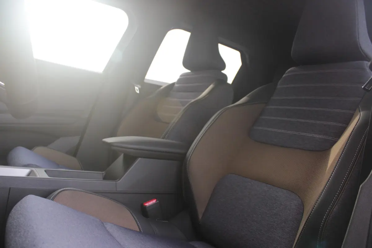 COMFORT RANGE TECHNO 150PK 52 kWh *NIEUWE AUTO!* | PACK WINTER TECHNO: (ELEKTRISCH VERWARMBARE VOORSTOELEN, ELEKTRISCH VERWARMBAAR STUURWIEL, BESTUUDERSSTOEL MET ELEKTRSCH VERSTELBARE LENDES
