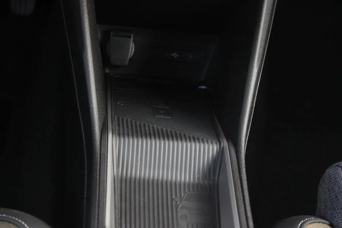 COMFORT RANGE TECHNO 150PK 52 kWh *NIEUWE AUTO!* | PACK WINTER TECHNO: (ELEKTRISCH VERWARMBARE VOORSTOELEN, ELEKTRISCH VERWARMBAAR STUURWIEL, BESTUUDERSSTOEL MET ELEKTRSCH VERSTELBARE LENDES