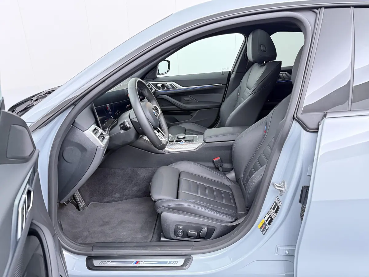 xDrive40 84 kWh | M Sportpakket Pro |  HiFi-Luidsprekersysteem | Schuif/kantel-dak | Trekhaak | Active Cruise Control | Adaptieve LED-koplampen | Comfort Acces |