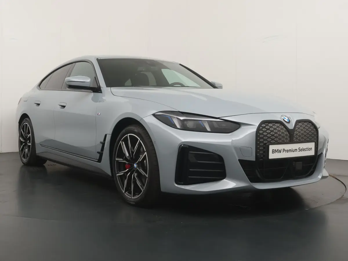 xDrive40 84 kWh | M Sportpakket Pro |  HiFi-Luidsprekersysteem | Schuif/kantel-dak | Trekhaak | Active Cruise Control | Adaptieve LED-koplampen | Comfort Acces |