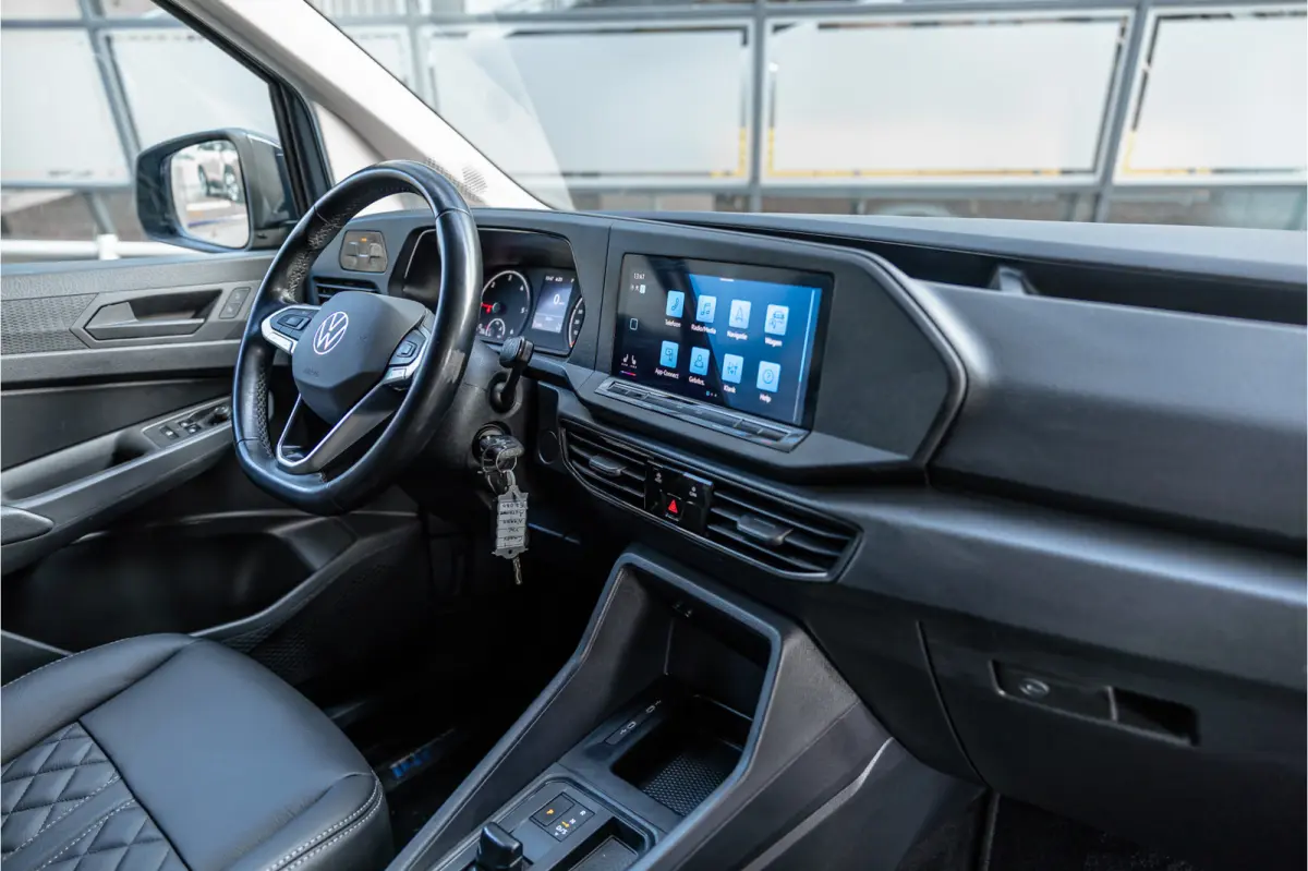 2.0 TDI | R-Line | Marge | BTW Vrij | LED | Navigatie Camera | CarPlay | Stoelverwarming | MF Stuur | Cruise control | BOTT Inrichting | DAB | Nieuwe APK