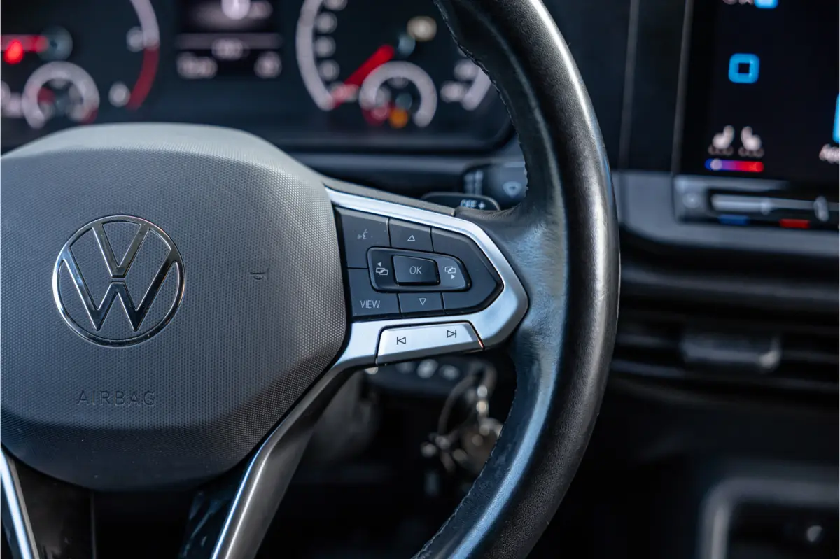 2.0 TDI | R-Line | Marge | BTW Vrij | LED | Navigatie Camera | CarPlay | Stoelverwarming | MF Stuur | Cruise control | BOTT Inrichting | DAB | Nieuwe APK
