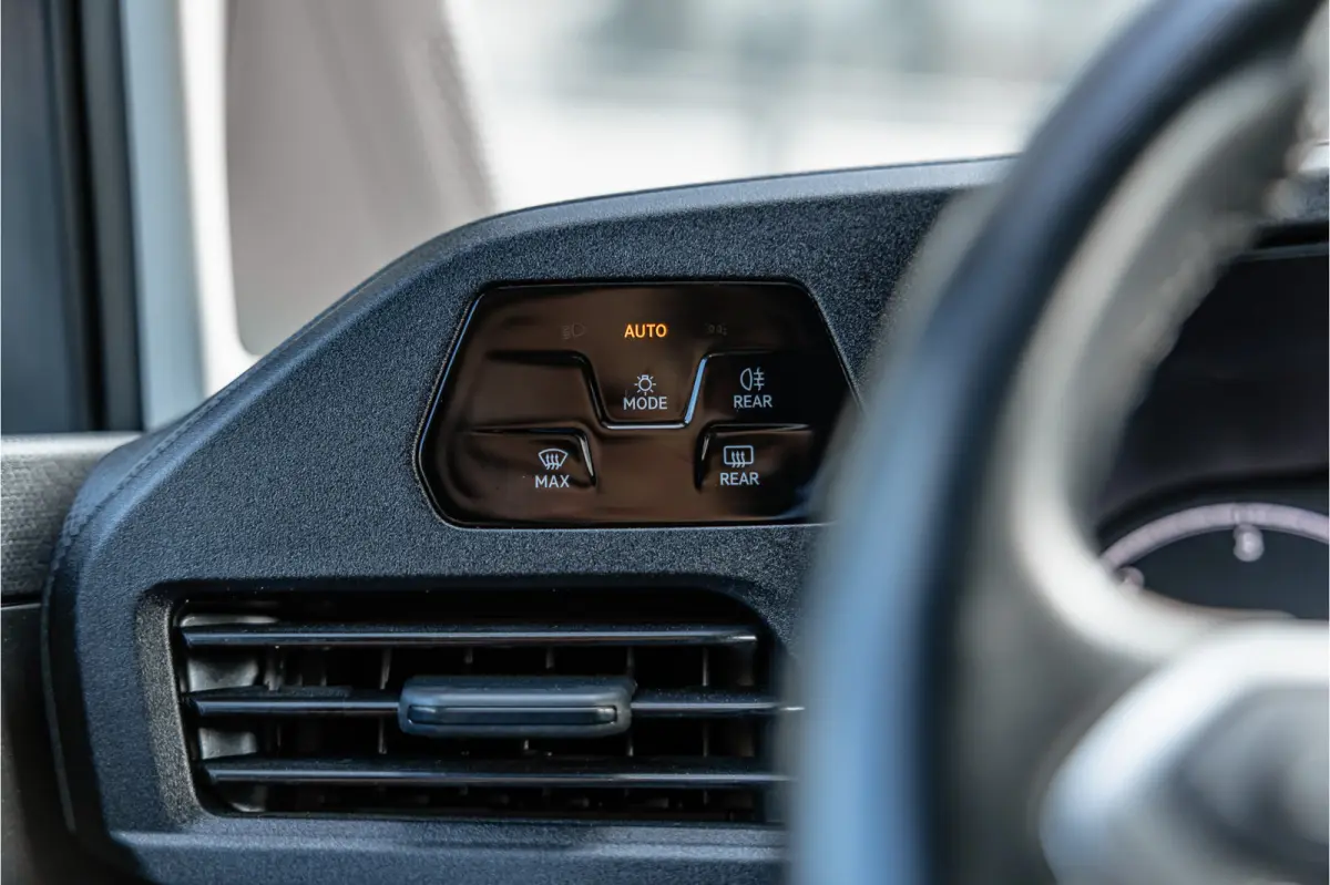 2.0 TDI | R-Line | Marge | BTW Vrij | LED | Navigatie Camera | CarPlay | Stoelverwarming | MF Stuur | Cruise control | BOTT Inrichting | DAB | Nieuwe APK
