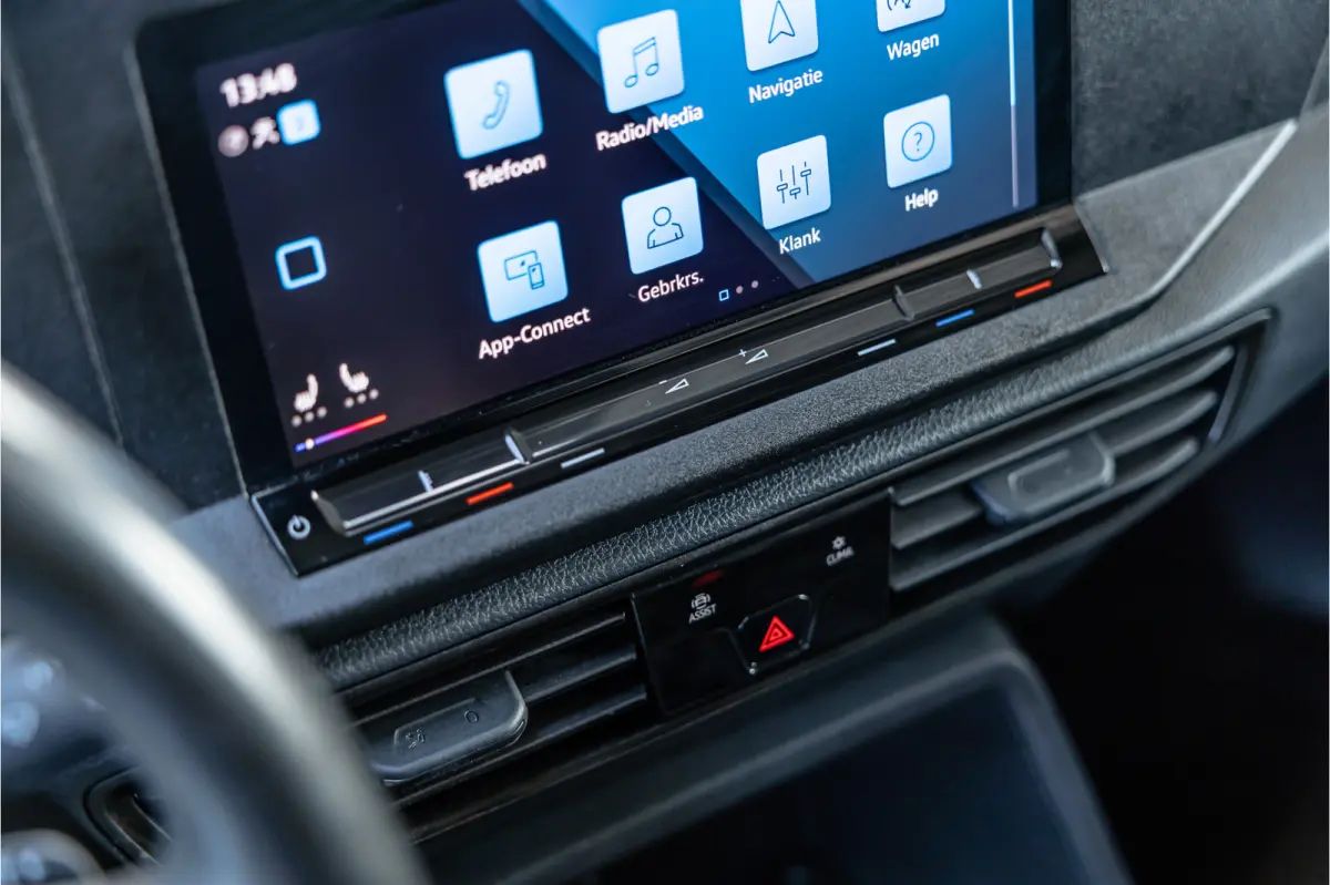 2.0 TDI | R-Line | Marge | BTW Vrij | LED | Navigatie Camera | CarPlay | Stoelverwarming | MF Stuur | Cruise control | BOTT Inrichting | DAB | Nieuwe APK