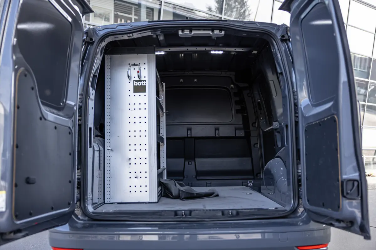 2.0 TDI | R-Line | Marge | BTW Vrij | LED | Navigatie Camera | CarPlay | Stoelverwarming | MF Stuur | Cruise control | BOTT Inrichting | DAB | Nieuwe APK