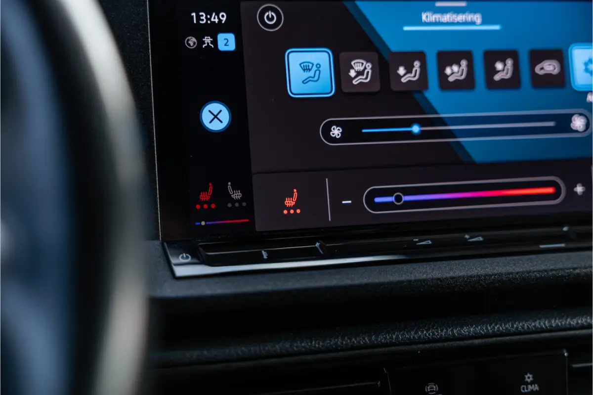 2.0 TDI | R-Line | Marge | BTW Vrij | LED | Navigatie Camera | CarPlay | Stoelverwarming | MF Stuur | Cruise control | BOTT Inrichting | DAB | Nieuwe APK