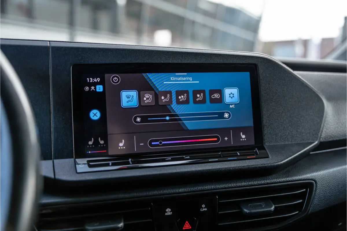 2.0 TDI | R-Line | Marge | BTW Vrij | LED | Navigatie Camera | CarPlay | Stoelverwarming | MF Stuur | Cruise control | BOTT Inrichting | DAB | Nieuwe APK