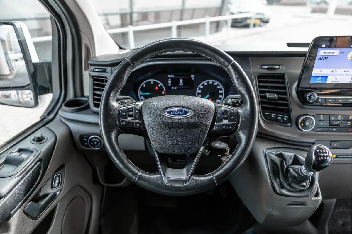 300 2.0 TDCI | Raptor Edition | CarPlay | Camera | Stoelverwarming | Trekhaak | Stoelverwarming | Airco | 3-Zitter | Nieuwe APK