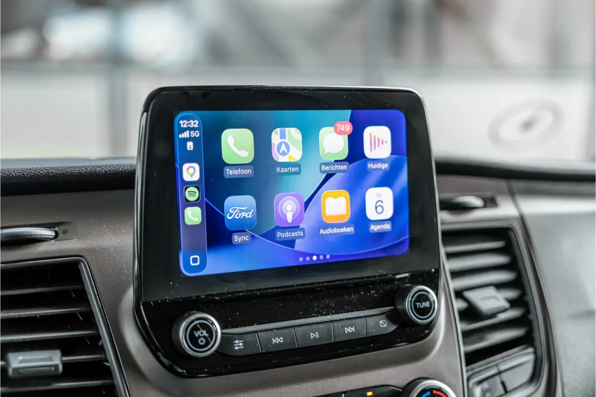 300 2.0 TDCI | Raptor Edition | CarPlay | Camera | Stoelverwarming | Trekhaak | Stoelverwarming | Airco | 3-Zitter | Nieuwe APK