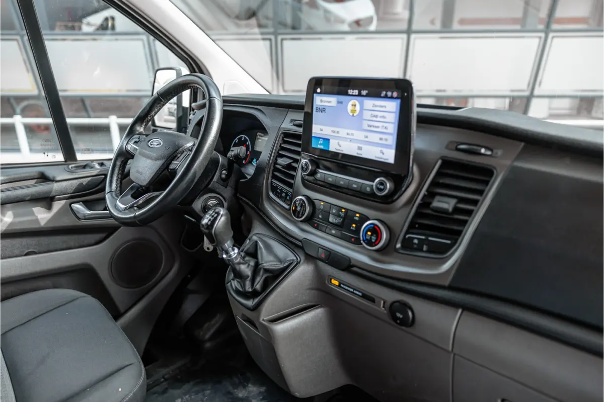 300 2.0 TDCI | Raptor Edition | CarPlay | Camera | Stoelverwarming | Trekhaak | Stoelverwarming | Airco | 3-Zitter | Nieuwe APK