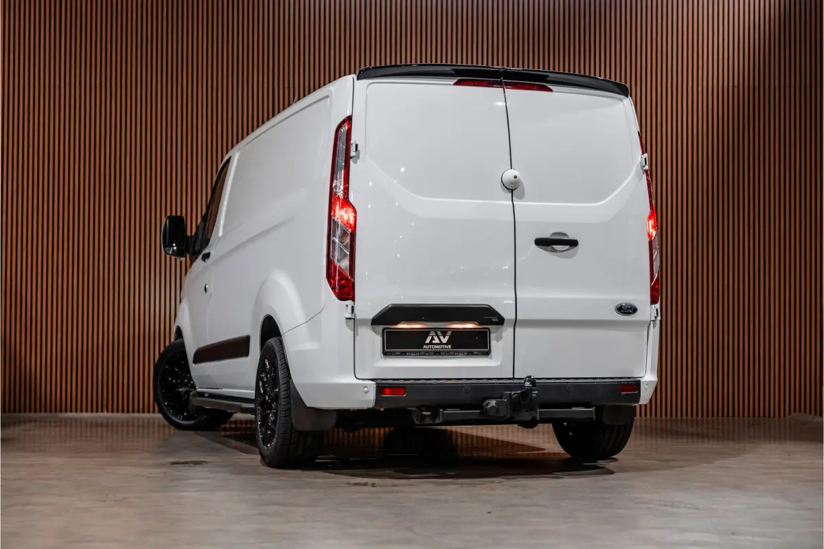 300 2.0 TDCI | Raptor Edition | CarPlay | Camera | Stoelverwarming | Trekhaak | Stoelverwarming | Airco | 3-Zitter | Nieuwe APK
