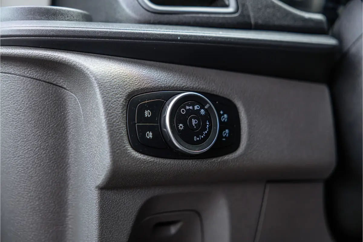300 2.0 TDCI | Raptor Edition | CarPlay | Camera | Stoelverwarming | Trekhaak | Stoelverwarming | Airco | 3-Zitter | Nieuwe APK