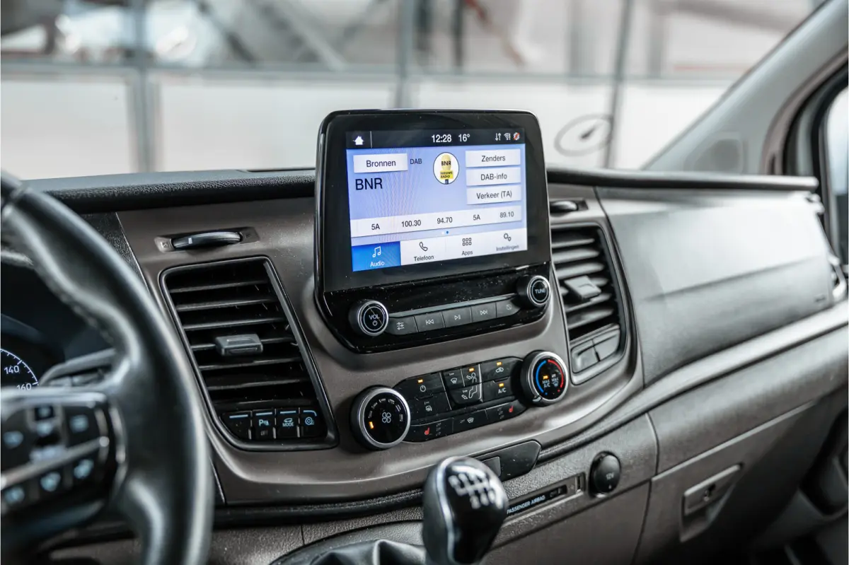 300 2.0 TDCI | Raptor Edition | CarPlay | Camera | Stoelverwarming | Trekhaak | Stoelverwarming | Airco | 3-Zitter | Nieuwe APK