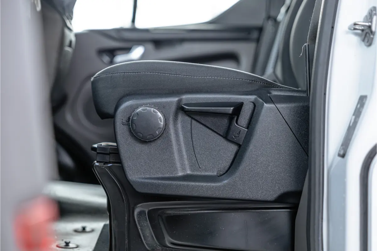 300 2.0 TDCI | Raptor Edition | CarPlay | Camera | Stoelverwarming | Trekhaak | Stoelverwarming | Airco | 3-Zitter | Nieuwe APK