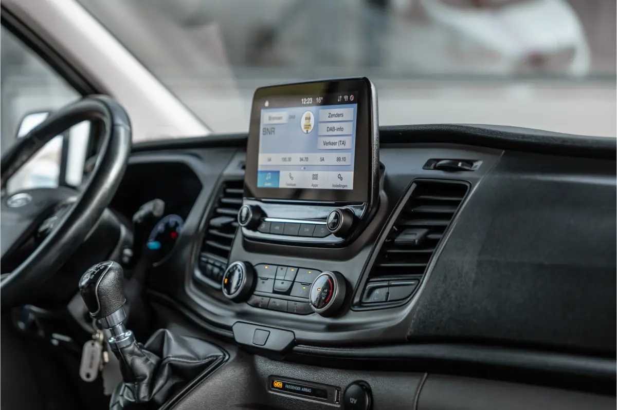 300 2.0 TDCI | Raptor Edition | CarPlay | Camera | Stoelverwarming | Trekhaak | Stoelverwarming | Airco | 3-Zitter | Nieuwe APK