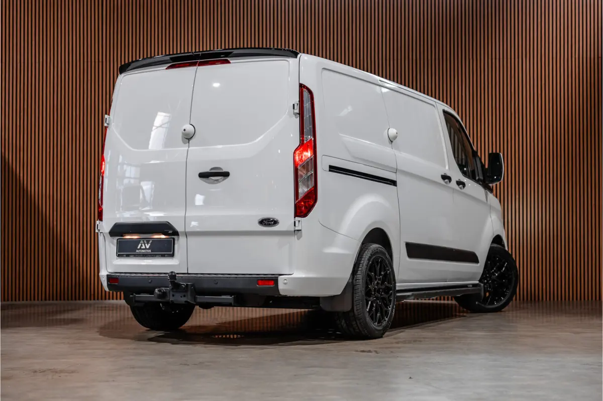 300 2.0 TDCI | Raptor Edition | CarPlay | Camera | Stoelverwarming | Trekhaak | Stoelverwarming | Airco | 3-Zitter | Nieuwe APK
