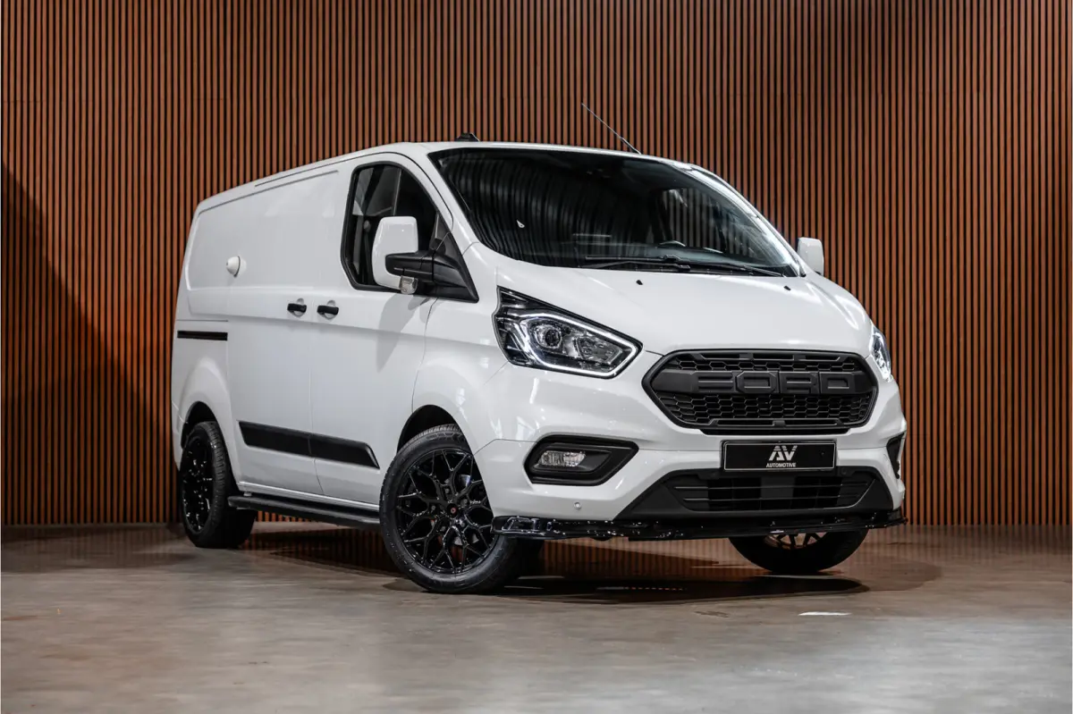 300 2.0 TDCI | Raptor Edition | CarPlay | Camera | Stoelverwarming | Trekhaak | Stoelverwarming | Airco | 3-Zitter | Nieuwe APK