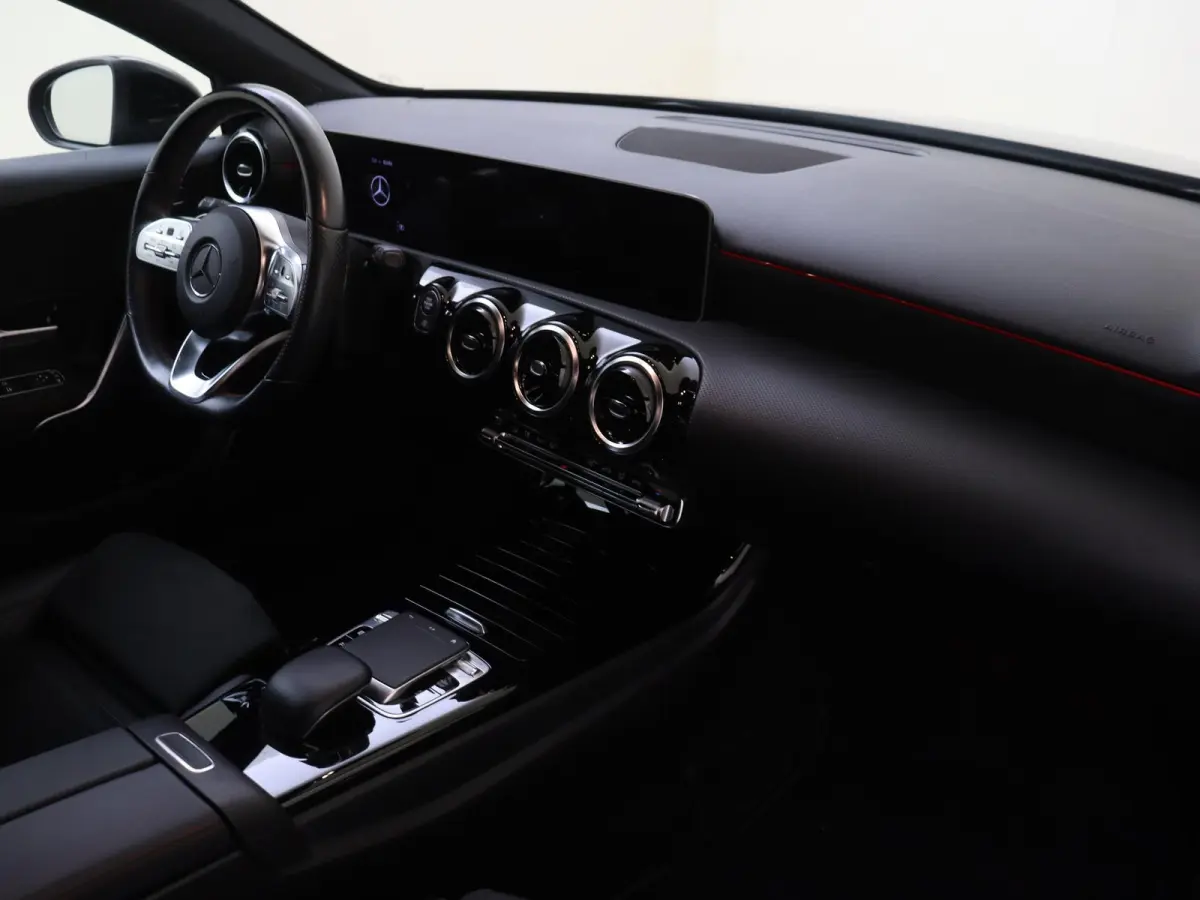 180 Business Solution AMG | Wordt Verwacht | Apple Carplay / Android Auto | Achteruitrijcamera | Parkeersensoren | Stoelverwarming |