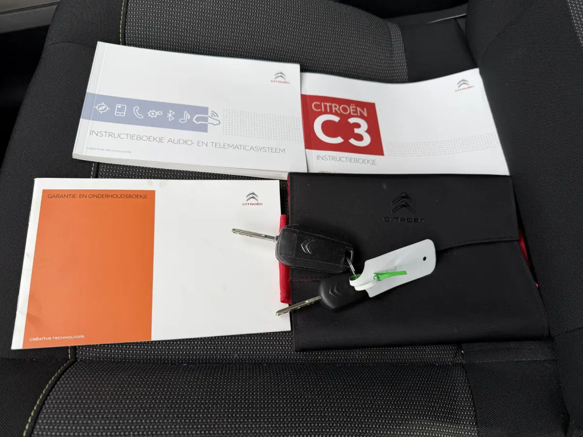 1.2 PureTech Feel 82PK | 2e Eigenaar | NL AUTO | NAP | Parkeersensoren | Airco | Cruise Control | Getint Glas | 2 Sleutels |
