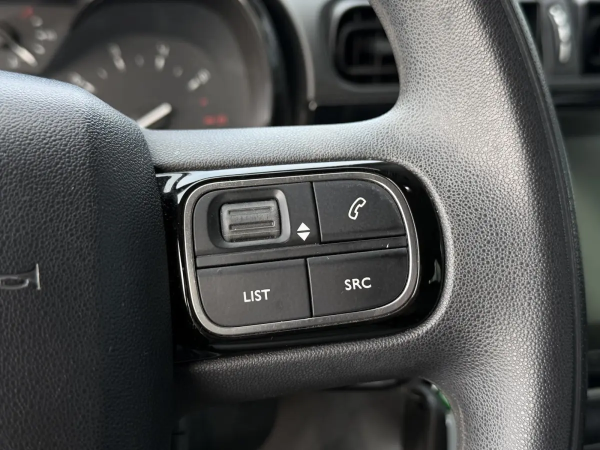 1.2 PureTech Feel 82PK | 2e Eigenaar | NL AUTO | NAP | Parkeersensoren | Airco | Cruise Control | Getint Glas | 2 Sleutels |