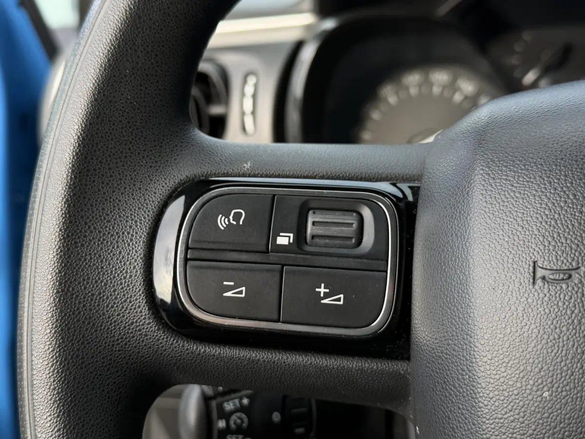 1.2 PureTech Feel 82PK | 2e Eigenaar | NL AUTO | NAP | Parkeersensoren | Airco | Cruise Control | Getint Glas | 2 Sleutels |