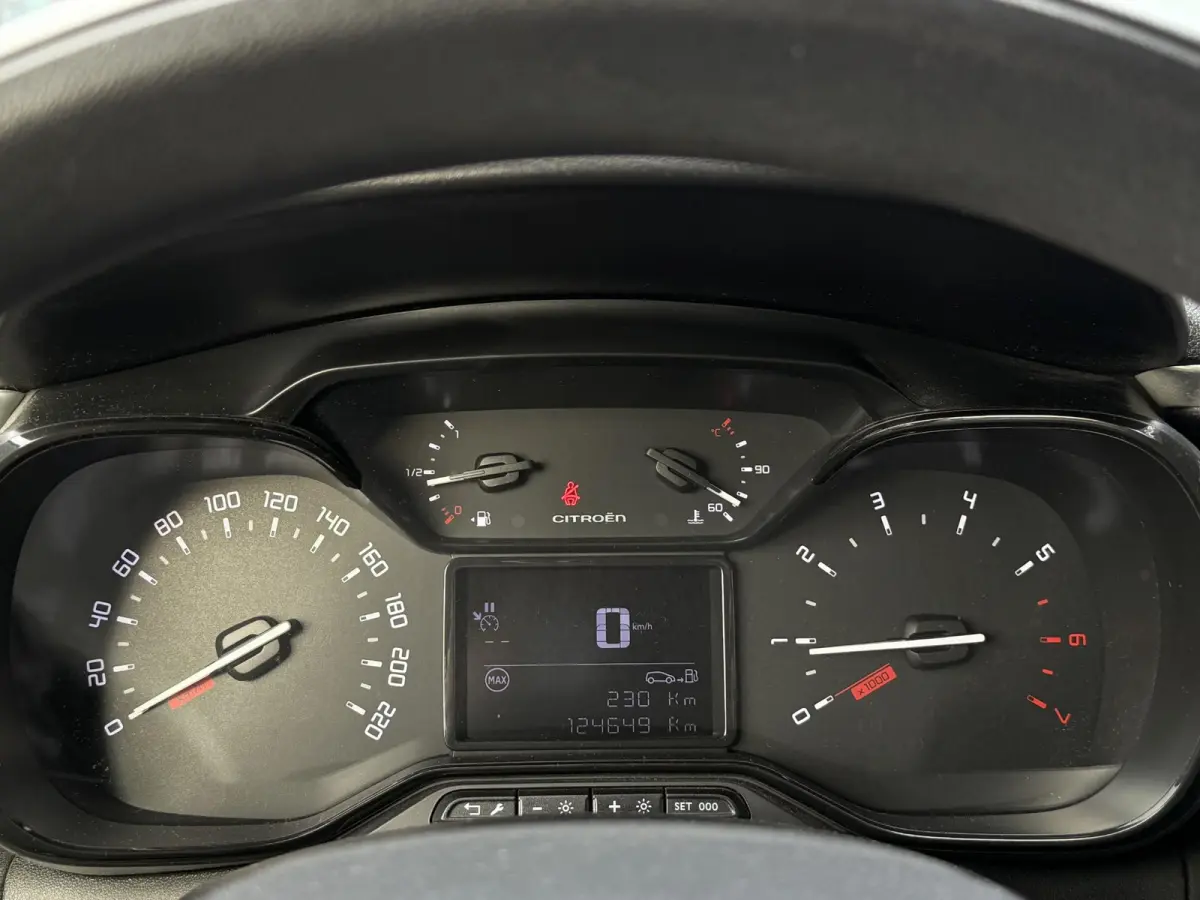 1.2 PureTech Feel 82PK | 2e Eigenaar | NL AUTO | NAP | Parkeersensoren | Airco | Cruise Control | Getint Glas | 2 Sleutels |