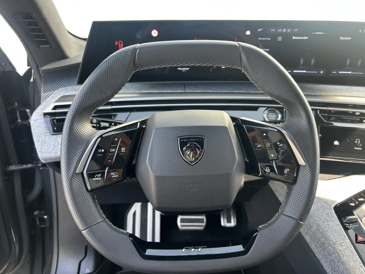 1.2 Hybrid 136 GT | 360 Camera | Adaptieve Cruise Control | Elektrische stoelen | Apple Carplay/Android Auto